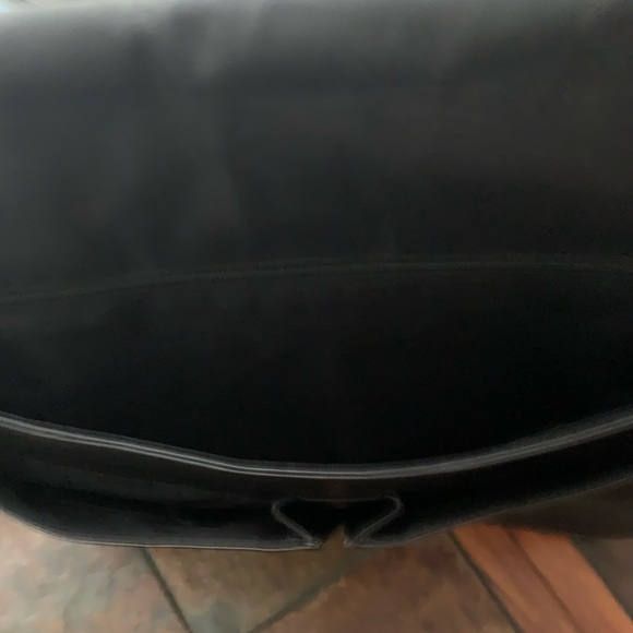 KENNETH COLE MESSENGER / LAPTOP BAG - Picture 3 of 5